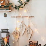 Macramé mural plume