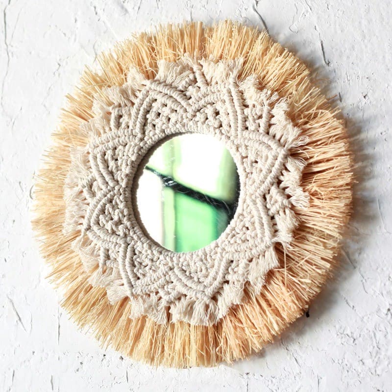 Miroir doré en macramé