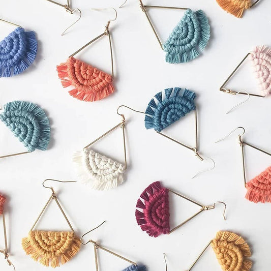 Boucle d'oreille pompon macramé