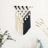 Macramé mural noir et blanc
