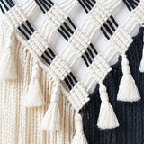 Macramé mural noir et blanc
