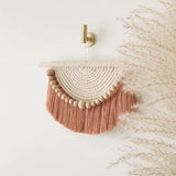 Macramé mural avec perles