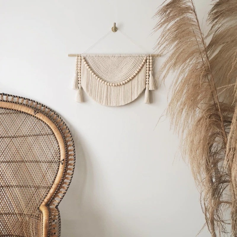 Macramé mural avec perles