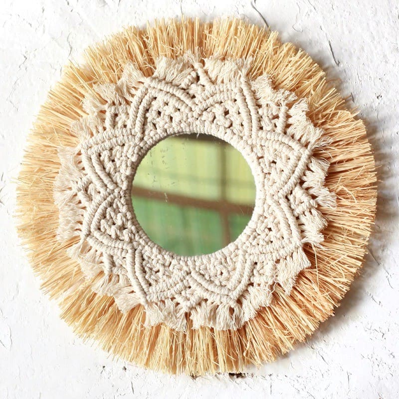 Miroir doré en macramé