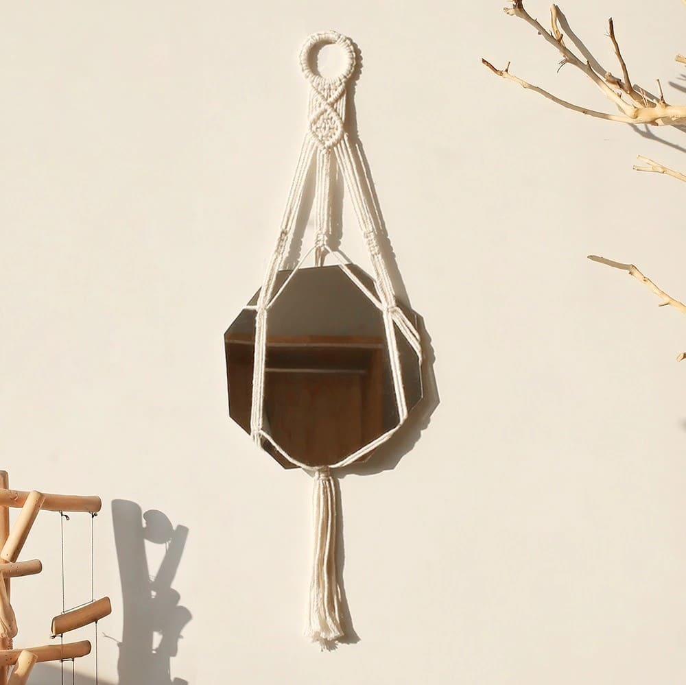 Miroir suspendu en macramé