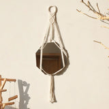 Miroir suspendu en macramé